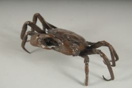 A LARGE JAPANESE BRONZE CRAB. 5.5ins long.