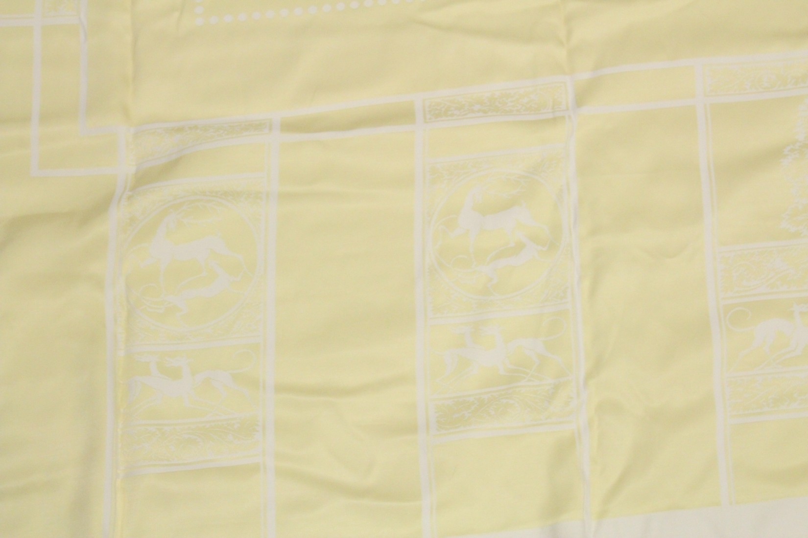 A YELLOW TABLECLOTH WITH MATCHING NAPKINS. - Image 2 of 4