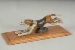 AN AUSTRIAN COLD PAINTED BRONZE SPORTING DOG LETTER CLIP on a wooden base. 8ins long.