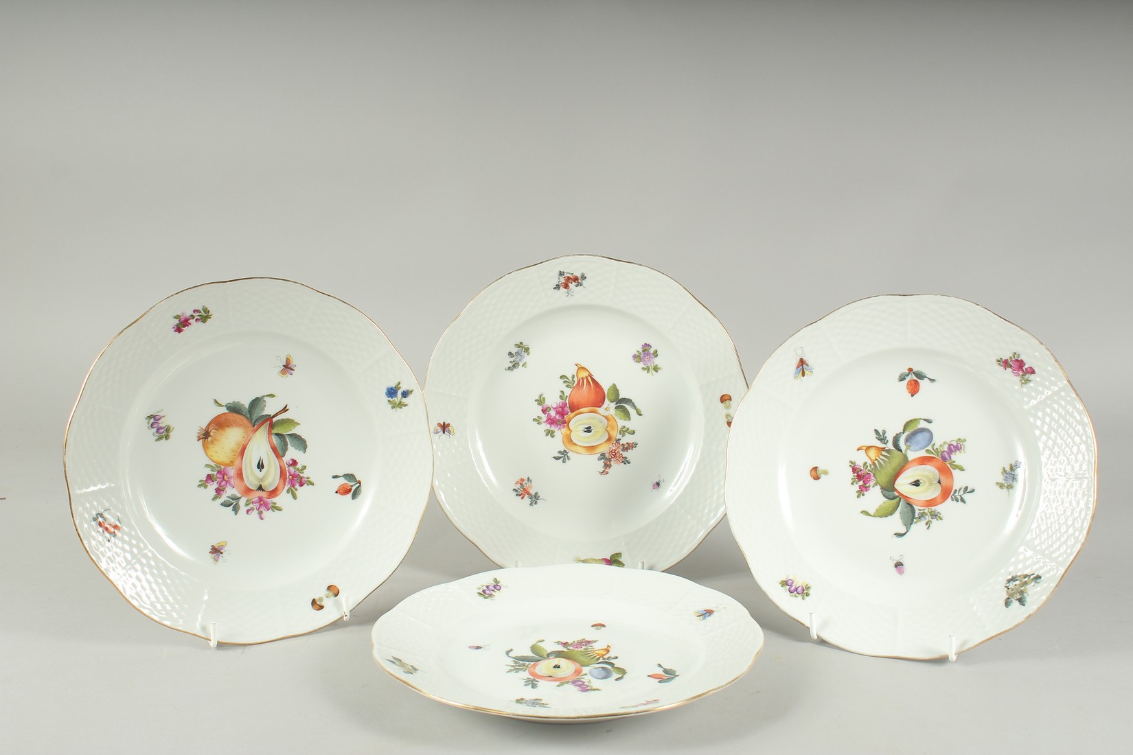 FOUR HERAND FRUIT PLATES. 8.5ins diameter.