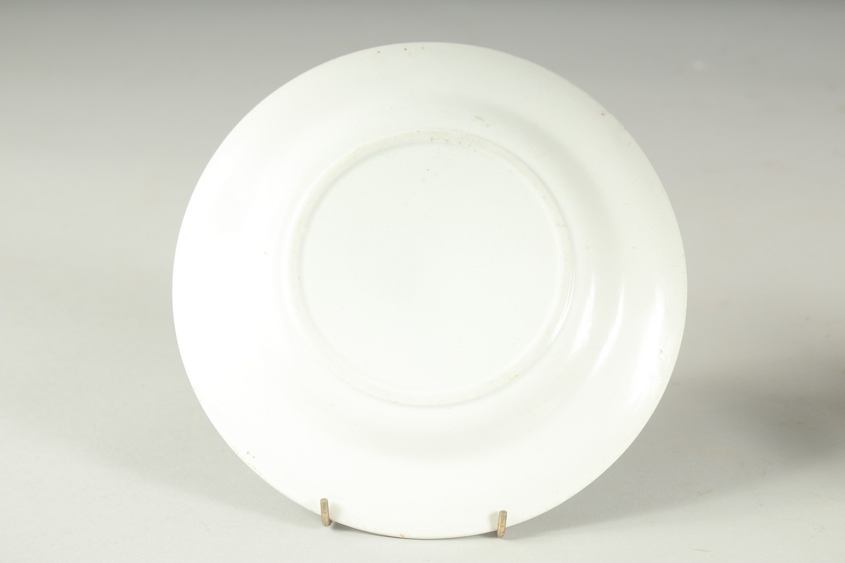 A PRATT WARE TWO HANDLED MUG AND A PLATE, Il Penseroso, 2ins high (2). - Image 8 of 8