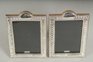 A SILVER PHOTOGRAPH FRAME 7.5ins x 5ins