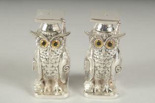 A PAIR OF .800 SILVER PLATED TEACHER OWLS SALT AND PEPPERS. 7cm high.