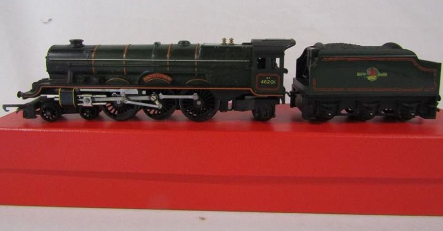 00 gauge Lima Italy 50043 Eagle - Hornby 37 130 train - Triang 46201 Princess Elizabeth and Triang - Image 4 of 5