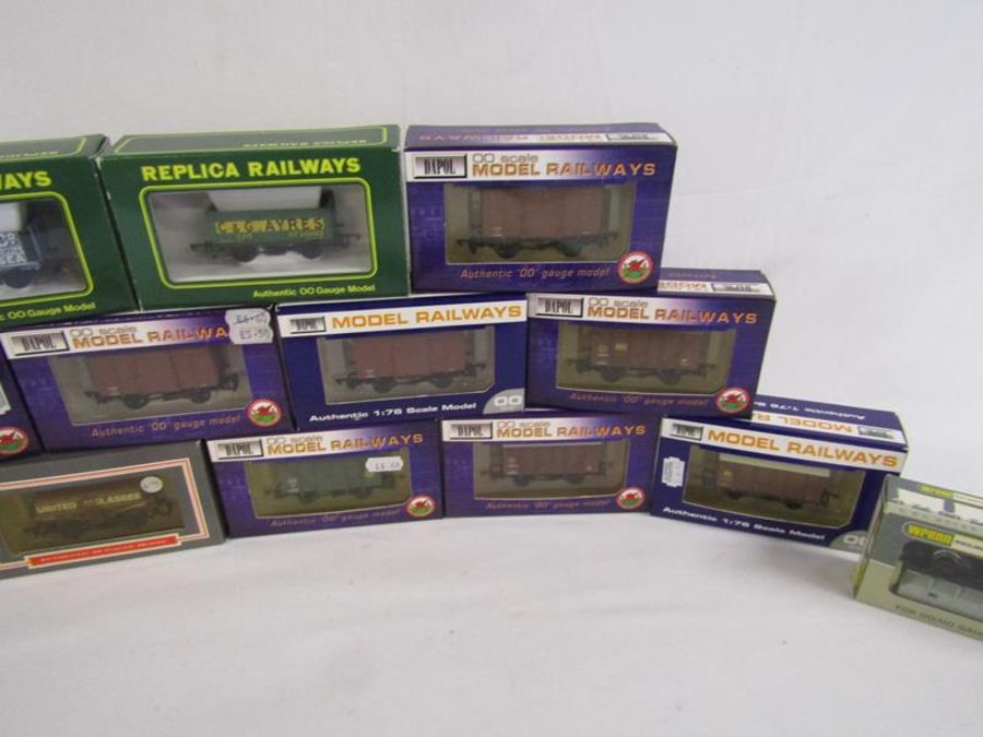 14 x boxed 00 gauge rolling stock includes Mainline, Replica Railways, Dapol etc also a Hornby G.W.R - Image 3 of 8