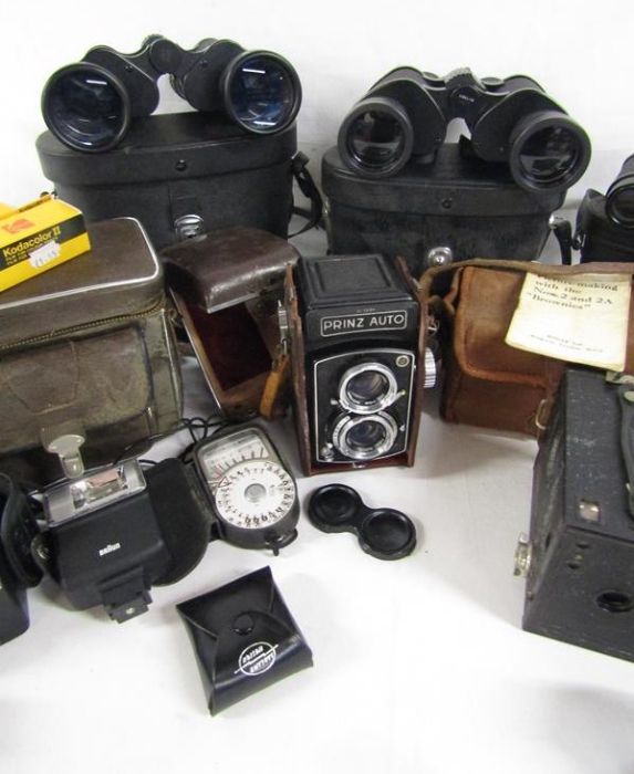 Collection of cameras and binoculars including 'Brownie 127', No.2 Brownie, Prinz Auto Copal-MXV - Image 3 of 5