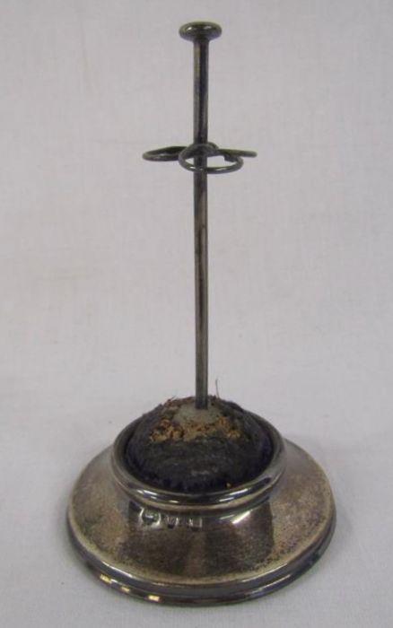 Levi & Salaman Birmingham 1905 silver hat pin stand with hat pins includes a silver golf club J.W - Image 2 of 6