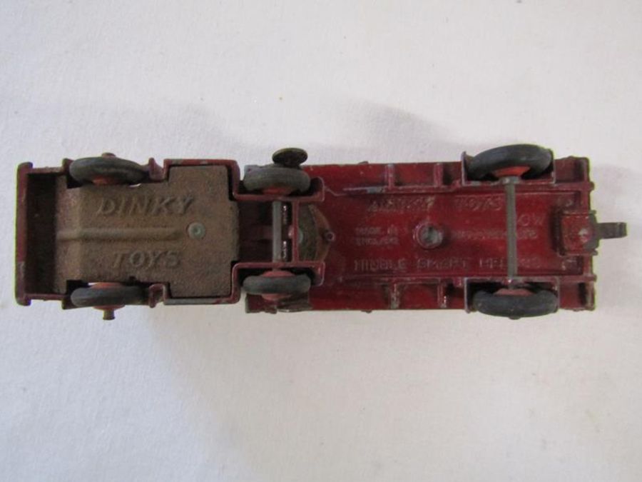 5 boxed Vanguard cars, loose cars including a red Dinky truck and trailer and a Springside model - Image 4 of 7