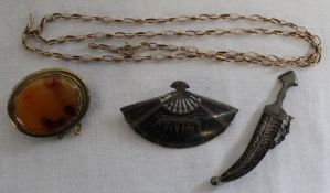 9ct gold necklace (broken) 1.9g, Victorian agate brooch & 2 Siam silver brooches