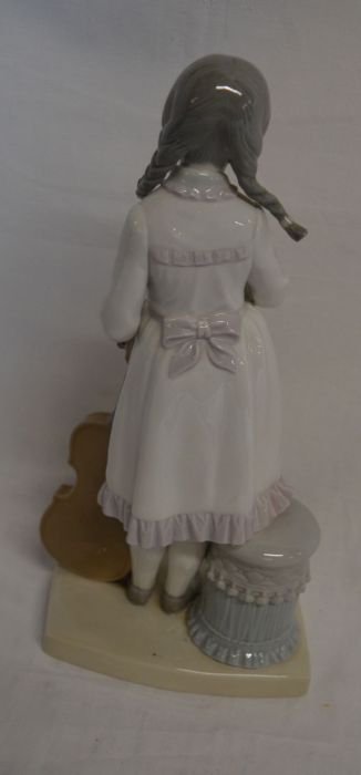 Small mantel clock Ht 23cm W 18cm D 9.5cm & a Lladro figure of a girl with a cello (bow broken) - Image 5 of 5