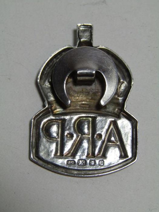 Silver cigar cutter London PH Vogel 1962, silver Royal Mint 1938 ARP badge, other pin badges - Image 6 of 9