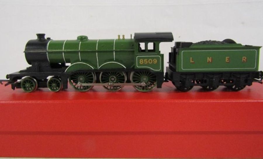 00 gauge Lima Italy 50043 Eagle - Hornby 37 130 train - Triang 46201 Princess Elizabeth and Triang - Image 5 of 5