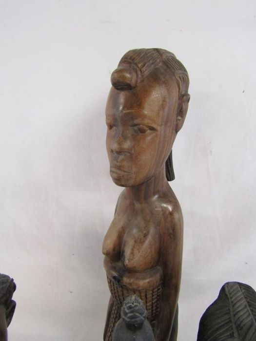 Collection of African carved wooden figures and heads - Image 4 of 4