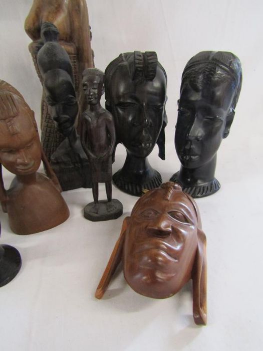 Collection of African carved wooden figures and heads - Image 3 of 4