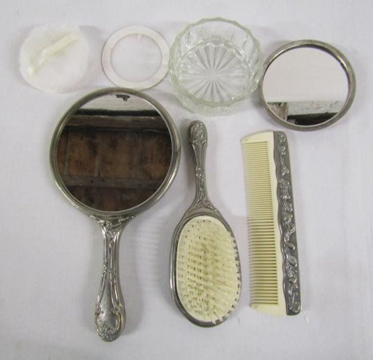 White metal dressing table set with cherub design also a lidded jar and Grenadier silver plate - Image 4 of 7