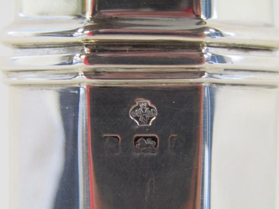 William Hutton & Sons Ltd - London silver caster - dates rubbed but possibly 1893-1907 - approx. - Image 4 of 4