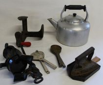 Selection of kitchenalia including spong mincer & cast iron cobblers last