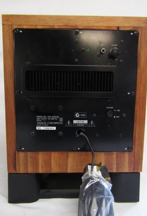 Yamaha YST-SW030 subwoofer (no plug) and Harman/Kardon AVR 255/230 receiver with remote - Image 3 of 13