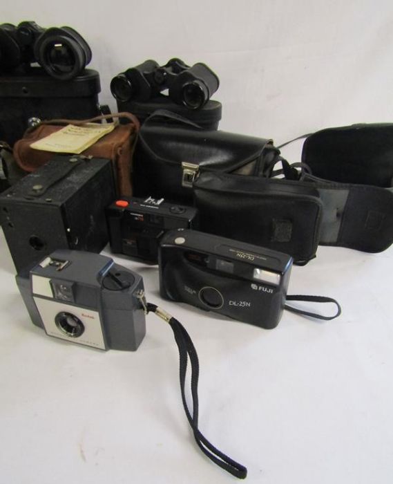 Collection of cameras and binoculars including 'Brownie 127', No.2 Brownie, Prinz Auto Copal-MXV - Image 5 of 5