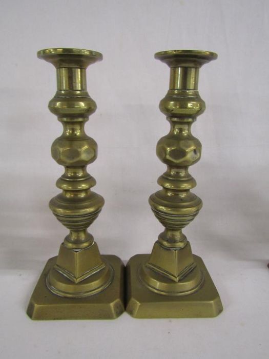 3 pairs of brass candlesticks - Image 3 of 4