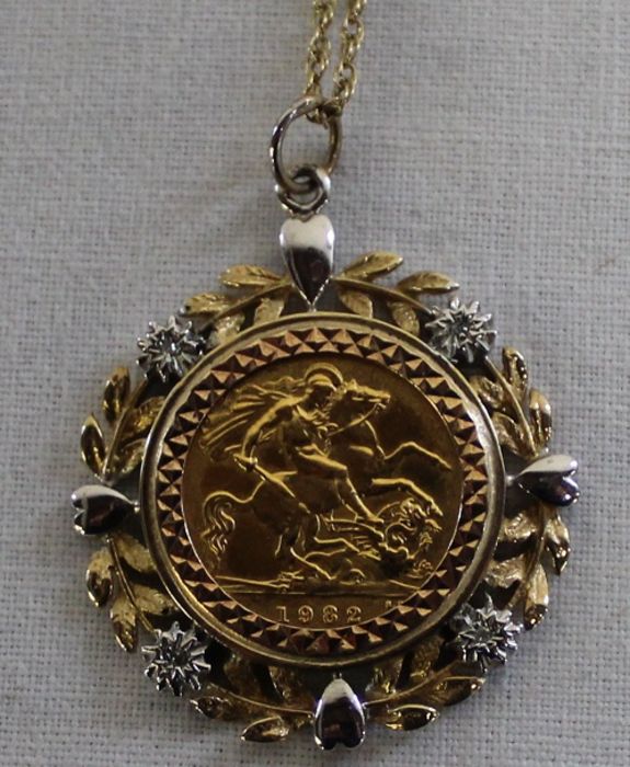 Elizabeth II 1982 gold half sovereign in 9ct gold pendant mount set with diamond chips on 9ct gold