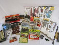 Collection of 00 model kits includes signal box, footbridge, Girder bridge etc