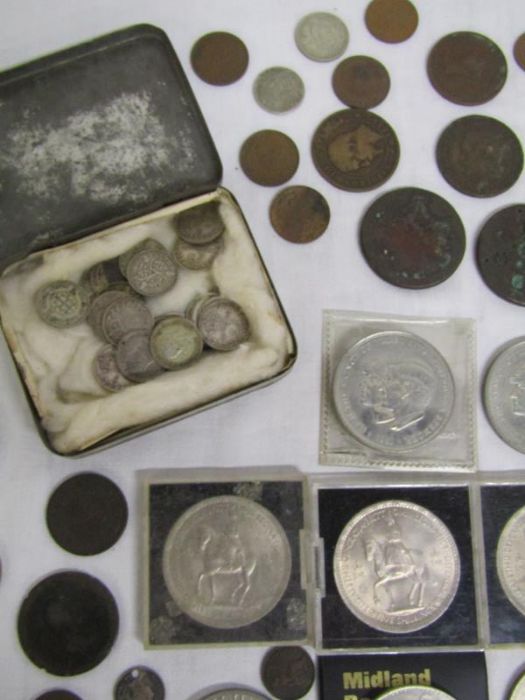 Large collection of coins includes cart wheel penny, Churchill, 3 pence, six pence, English and - Image 5 of 10