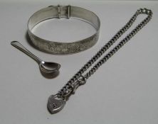 Silver locket and chain Birmingham 1907, each link bearing the silver mark, London WH 1964 silver