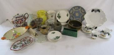 Mixed collection includes Elizabethan China, Portrush Pottery, Crown Ducal 'Petite Pierre' etc