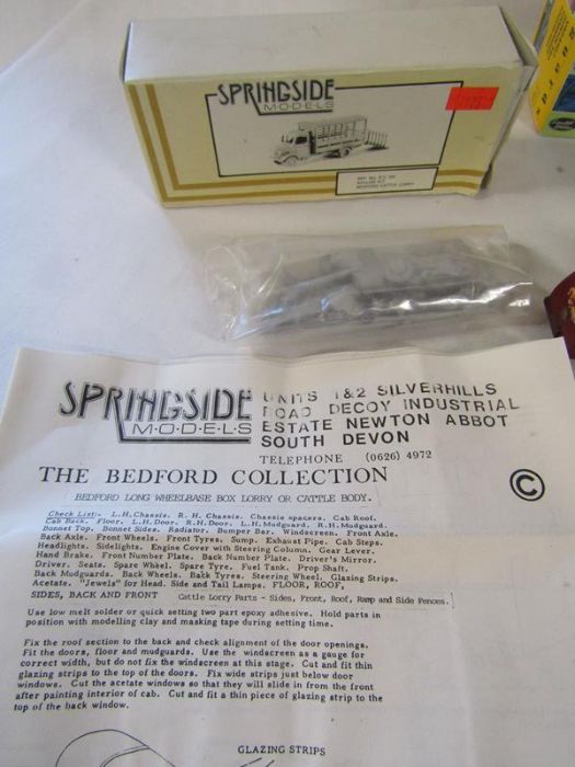 5 boxed Vanguard cars, loose cars including a red Dinky truck and trailer and a Springside model - Image 2 of 7