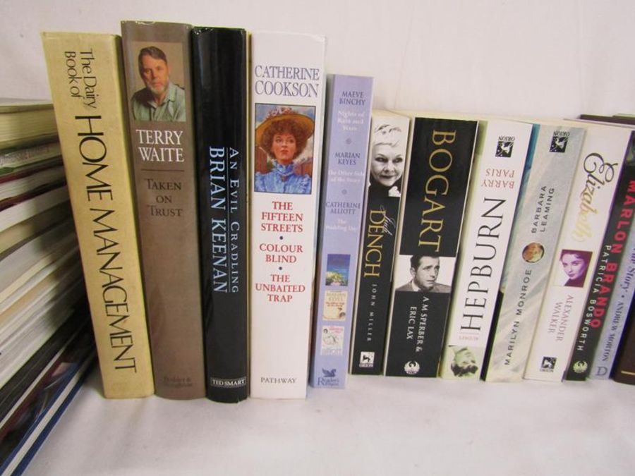 Mixed collection of books including price guide to Baxter prints, V&A needlepoint collection, - Image 3 of 4