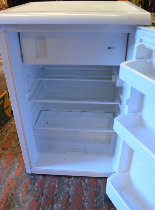 Beko fridge with freezer compartment - Image 2 of 2