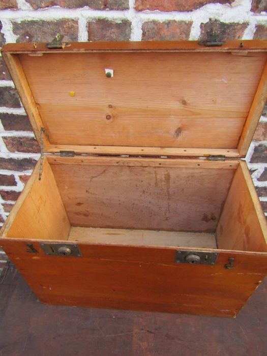 2 large storage trunks and one smaller - black trunk measures approx. 92cm x 51.5cm x 34.5cm - Image 2 of 4