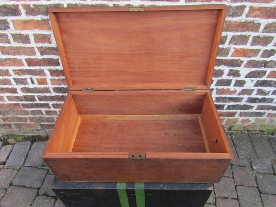 2 large storage trunks and one smaller - black trunk measures approx. 92cm x 51.5cm x 34.5cm - Image 3 of 4