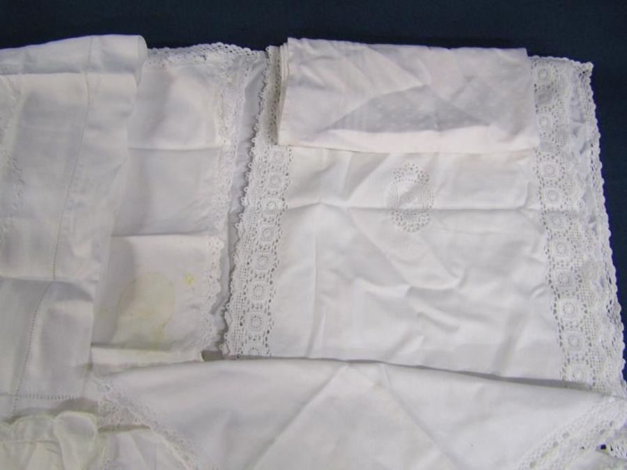 Selection of small linen items - Image 3 of 5