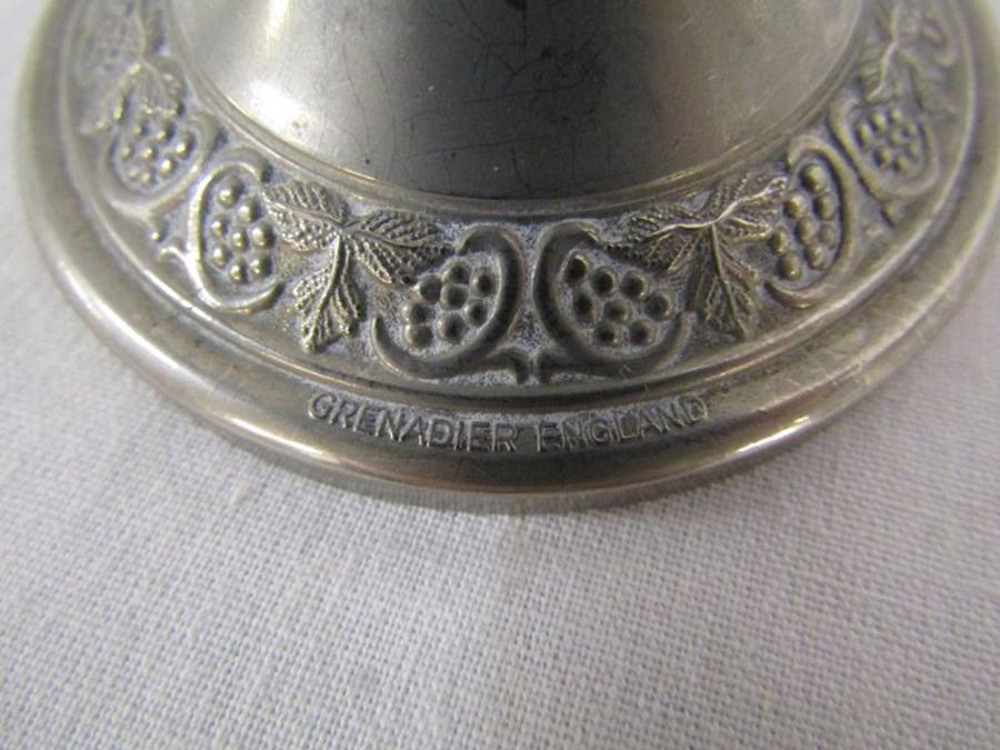 White metal dressing table set with cherub design also a lidded jar and Grenadier silver plate - Image 7 of 7