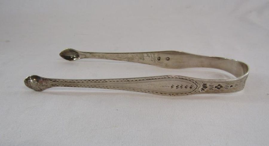 Hester Bateman silver sugar bow and Langley Archer West London 1898 spoon - total weight 1.9ozt - Image 5 of 7