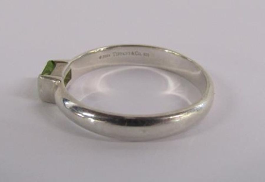 Tiffany & Co square stack silver ring with peridot stone - original receipt - ring size P - Image 2 of 7