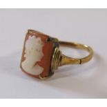 9ct gold mounted cameo ring in a Herbert Wolf Ltd box - ring size M - total weight 2.2g