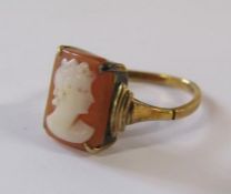 9ct gold mounted cameo ring in a Herbert Wolf Ltd box - ring size M - total weight 2.2g