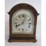 Oak cased mantel clock approx. 24cm tall
