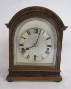 Oak cased mantel clock approx. 24cm tall