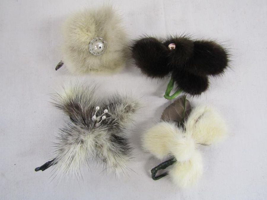 Possibly gazelle vintage 1960's fur bag with purse and 4 fur corsages - Image 2 of 6