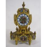 Medaille de Bronze S Marti et Cie - Gilded bronze mantel clock with Knights, swords and shields