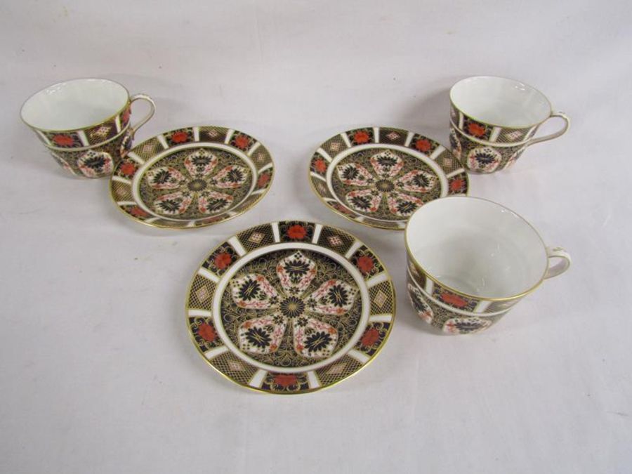 Royal Crown Derby 1128 Imari pattern breakfast tea cups approx. 10cm dia and saucers 16cm dia - Image 2 of 3