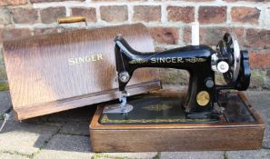 Cased Singer sewing machine EE552776