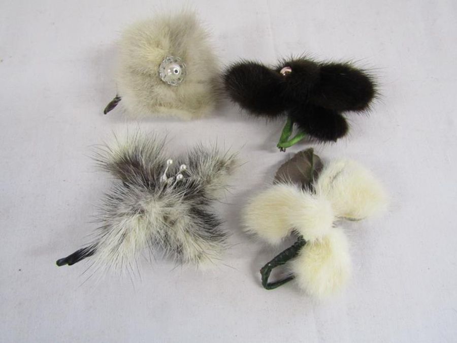 Possibly gazelle vintage 1960's fur bag with purse and 4 fur corsages - Image 3 of 6