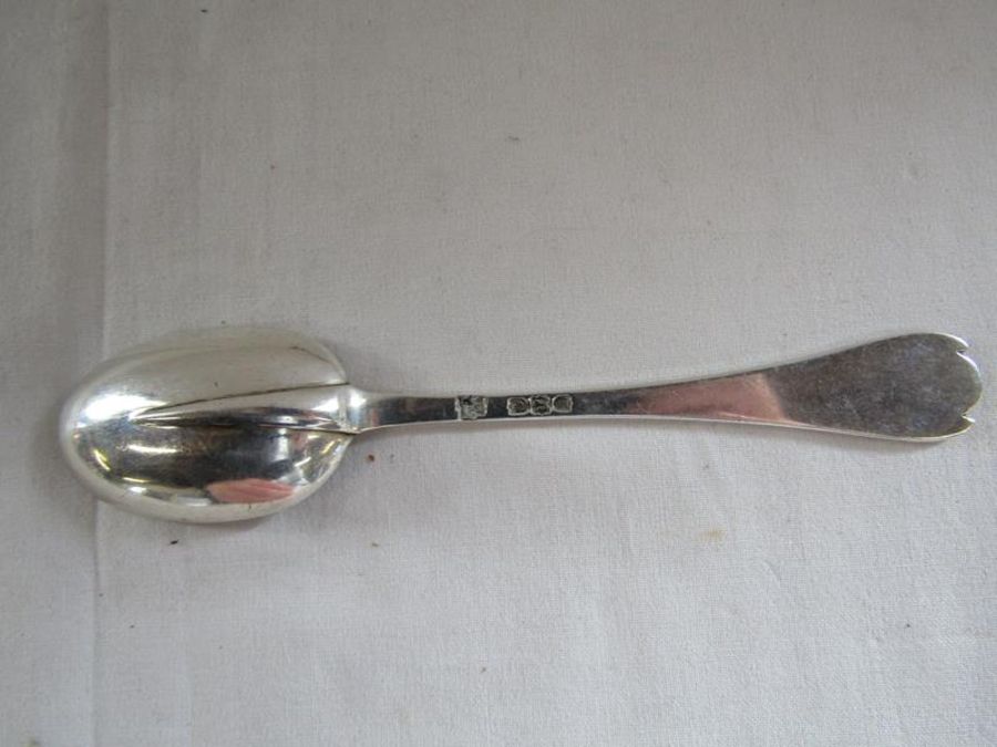 Hester Bateman silver sugar bow and Langley Archer West London 1898 spoon - total weight 1.9ozt - Image 3 of 7