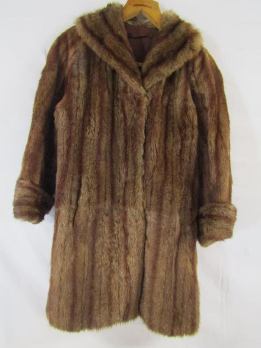 Fur coat and 2 fur stoles grey one with lined collar - Image 5 of 6