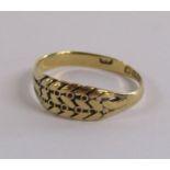 18ct gold ring with plait design - Chester gold - Ring size O/P - total weight 2.4g
